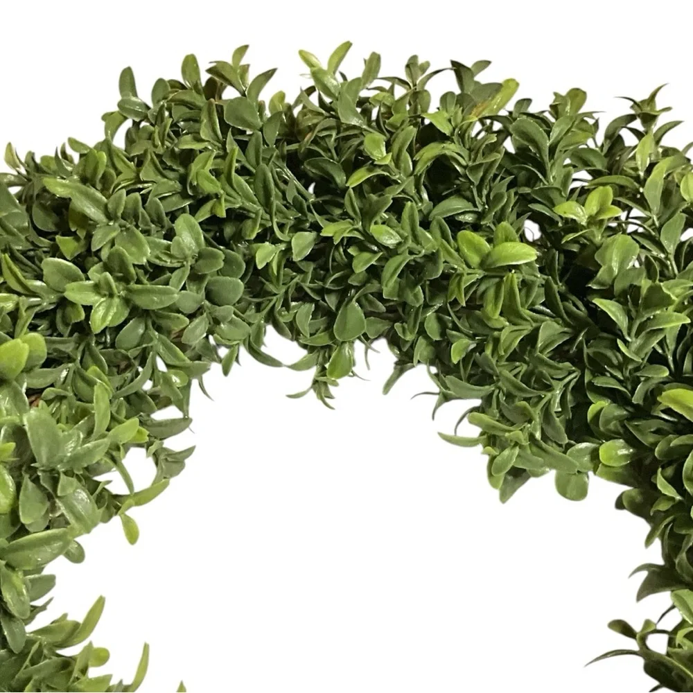 Green Boxwood Holiday Wreath